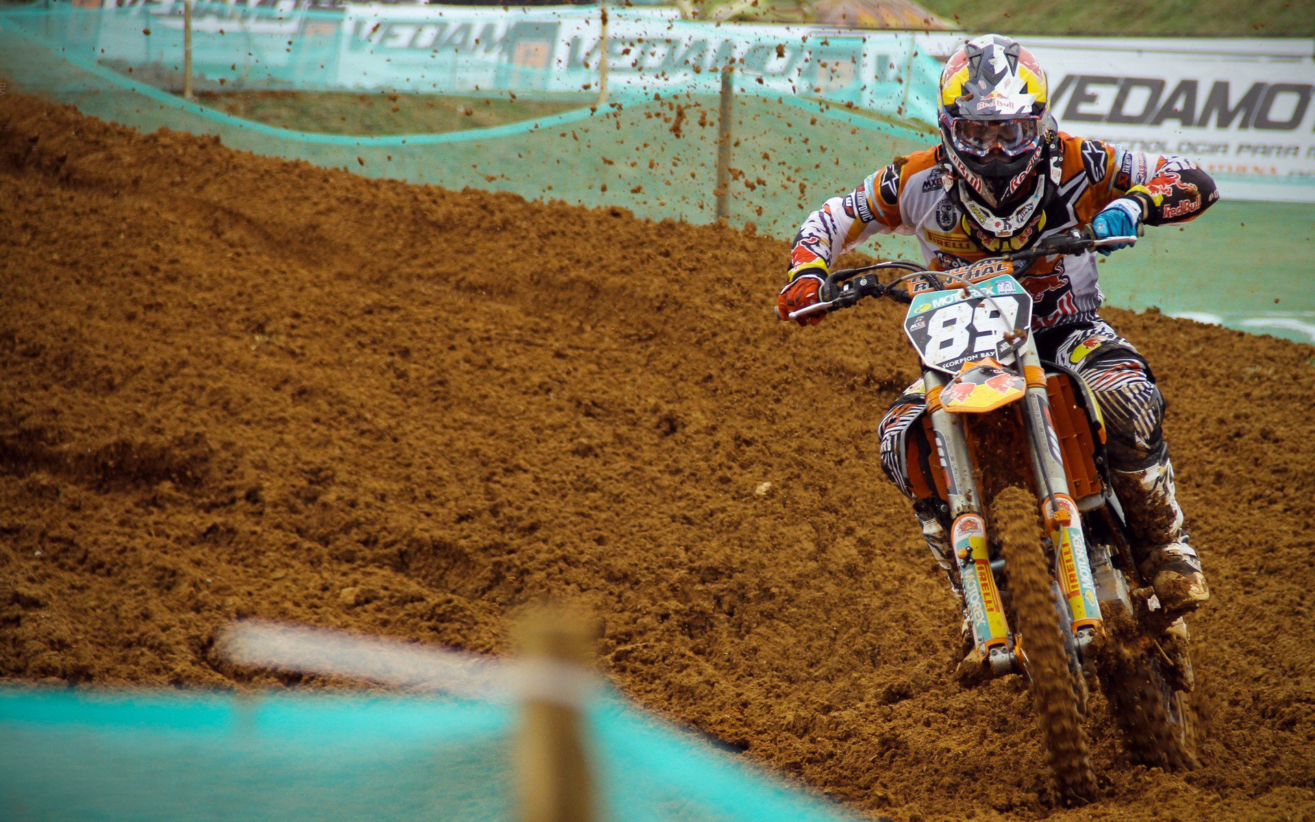 开云体育官方网站-赛道与球场的双重奏，当F1街道赛焦点战遇上广厦力克掘金